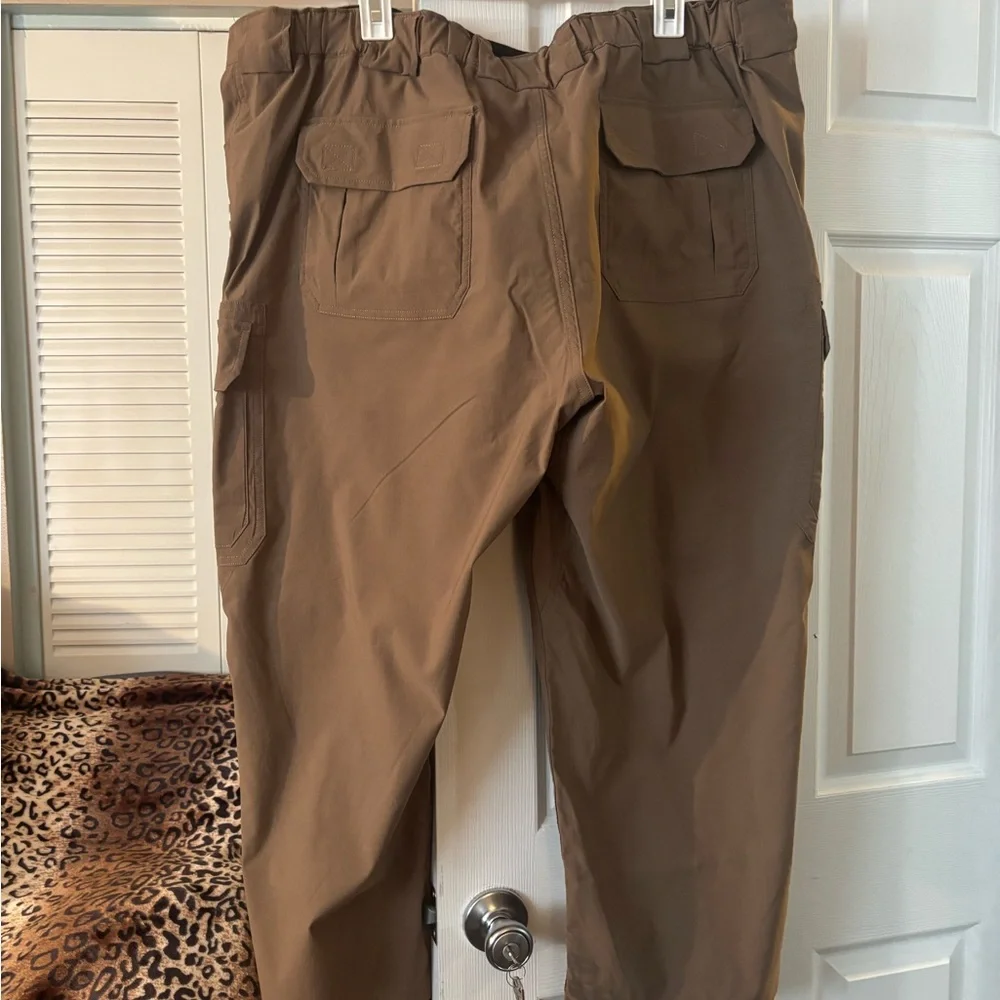 Duluth Trading Co Men's DuluthFlex Dry Cargo Pants - Brown